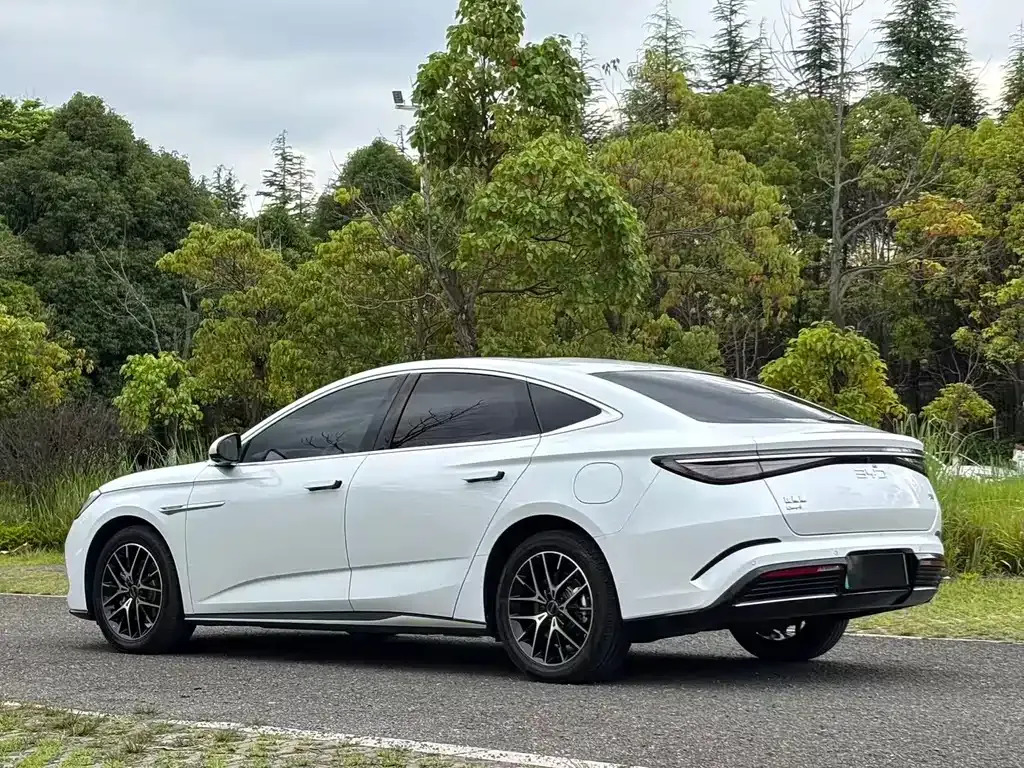 BYD Seal — фото 10