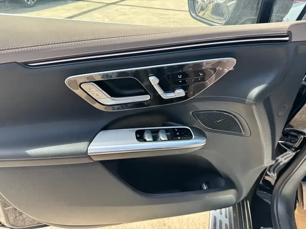 Mercedes-Benz EQE SUV — фото 9
