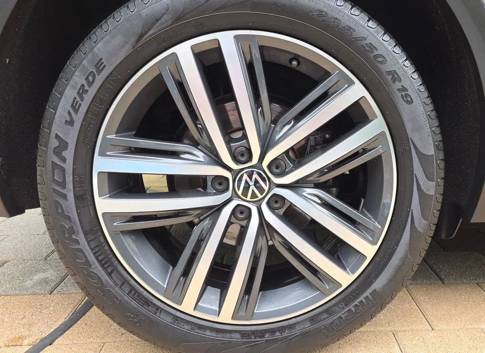 Volkswagen Tiguan 2023 из KR, фото 9