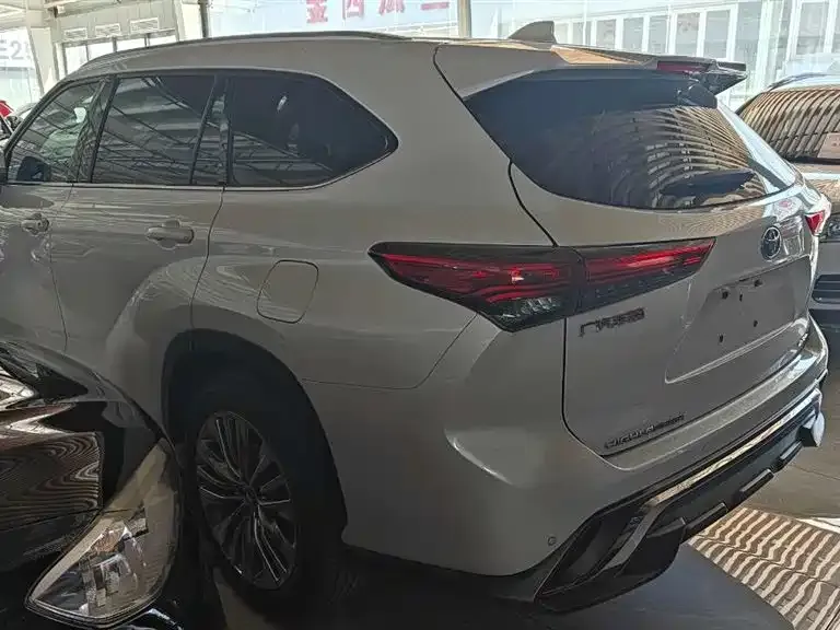 Toyota Highlander — фото 5