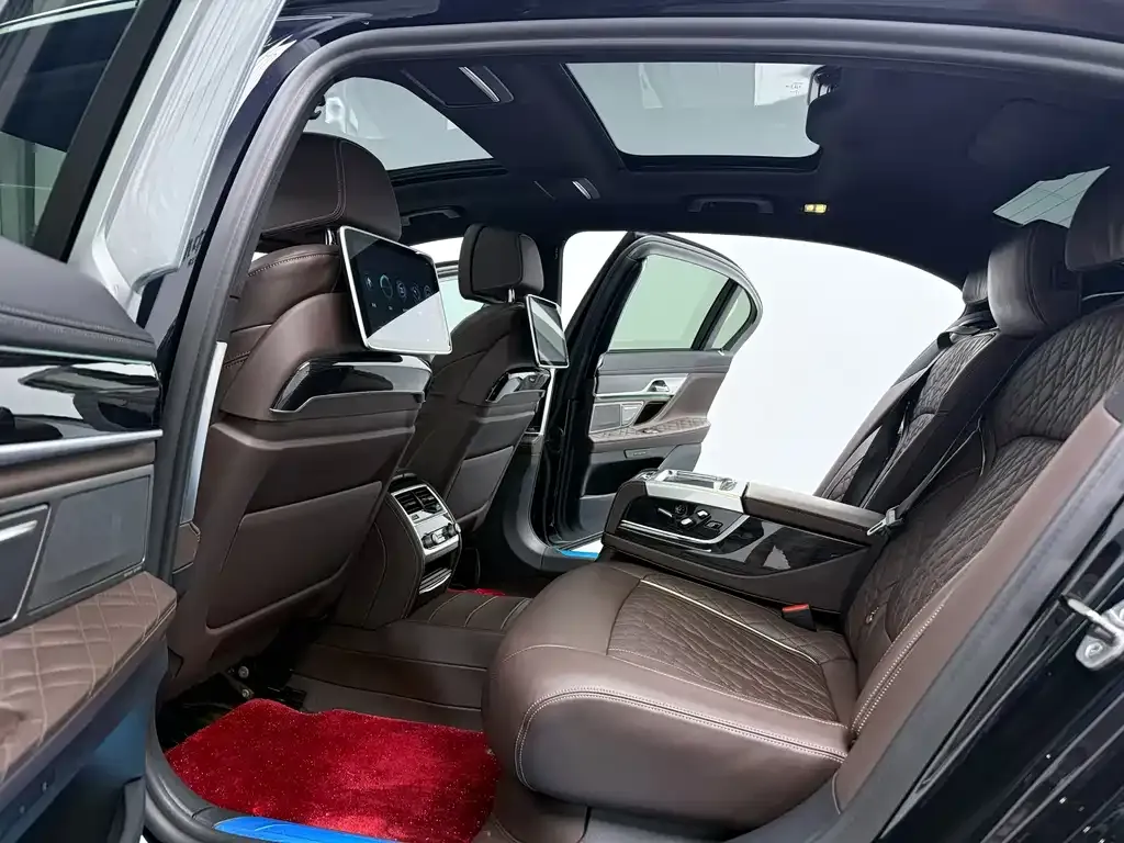 BMW 7 Series 2021 из CN, фото 4