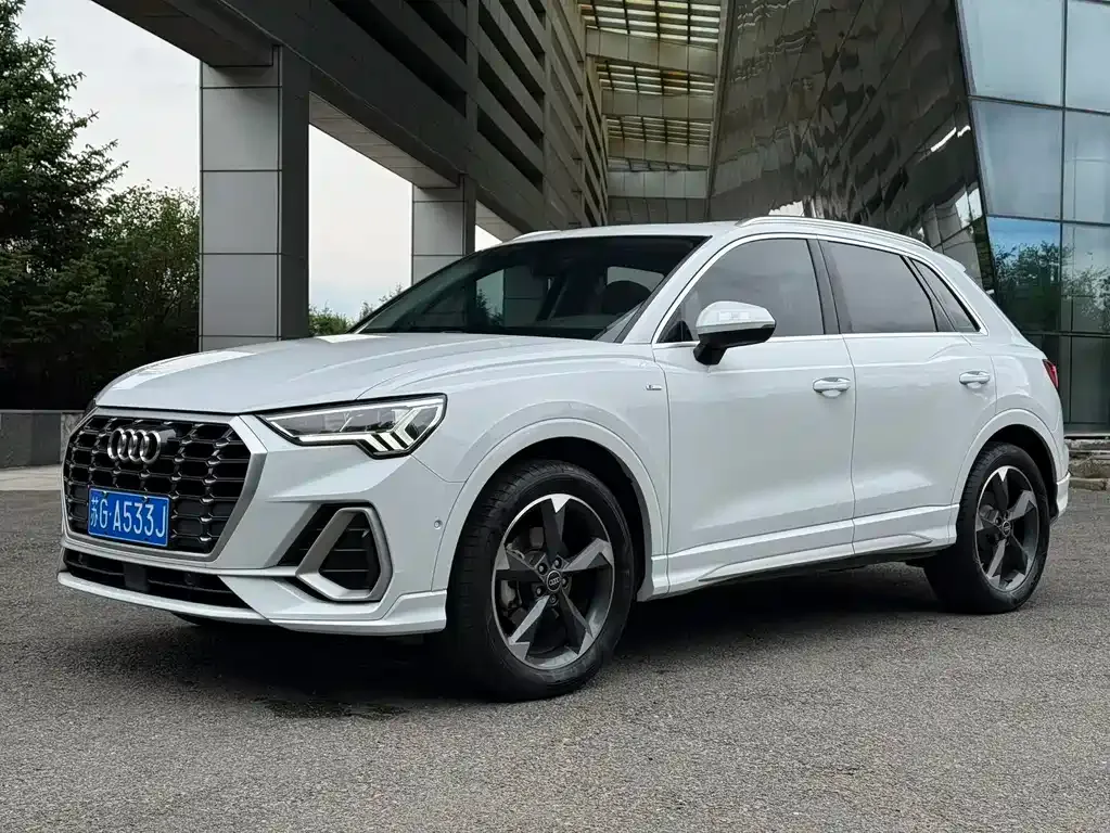 Audi Q3 — фото 1