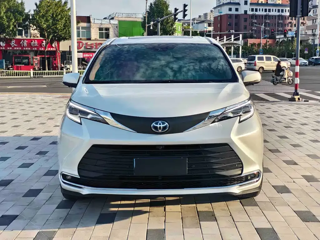 Toyota Sienna — фото 8