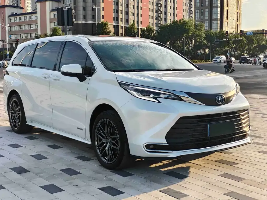 Toyota Sienna — фото 4