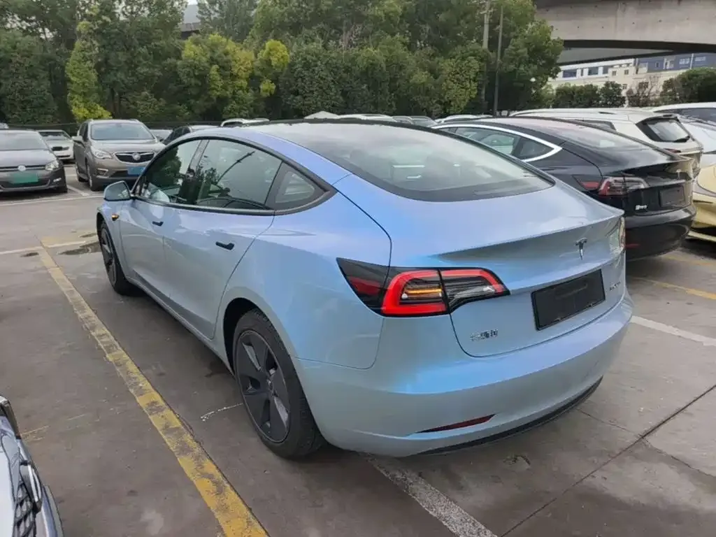 Tesla Model 3 — фото 10