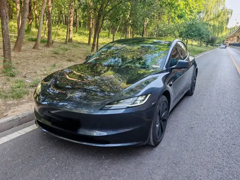 Tesla Model 3 — фото 1