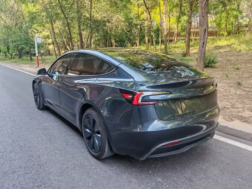 Tesla Model 3 — фото 7