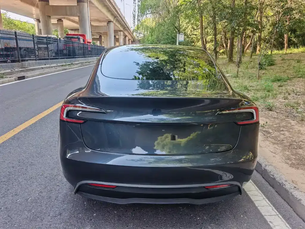 Tesla Model 3 — фото 9