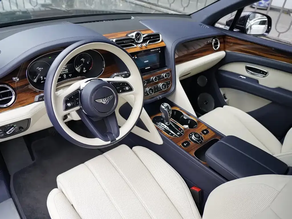 Bentley Bentayga — фото 10