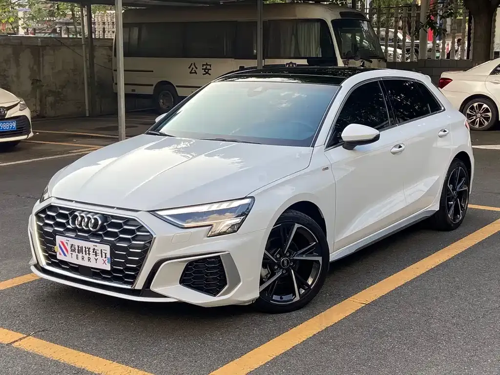 Audi A3 — фото 1
