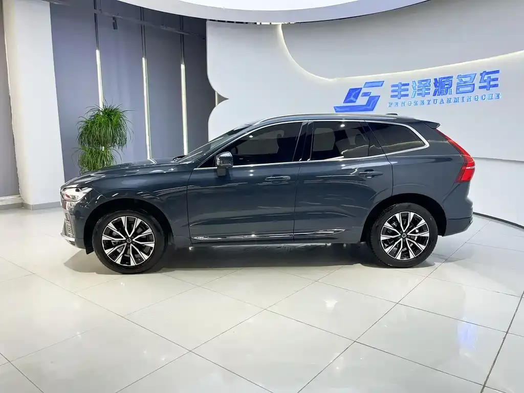 Volvo XC60 — фото 10