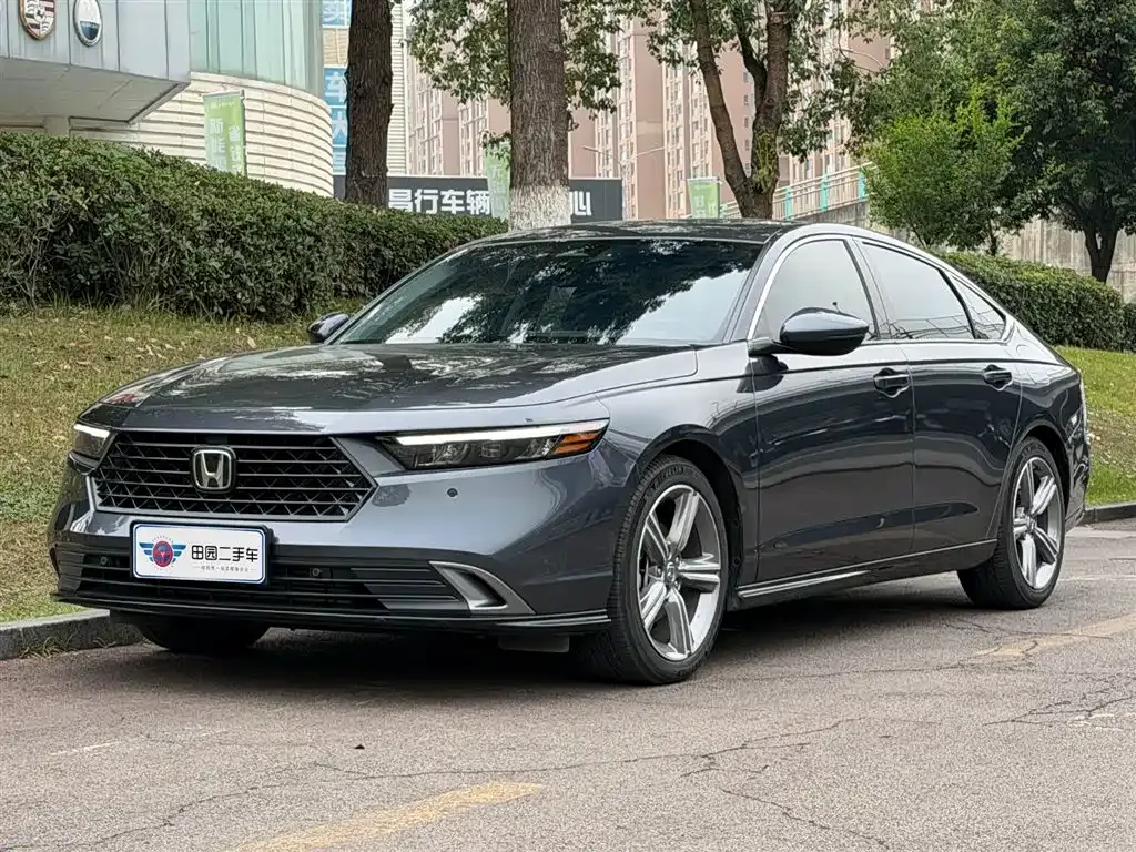 Honda Accord — фото 1