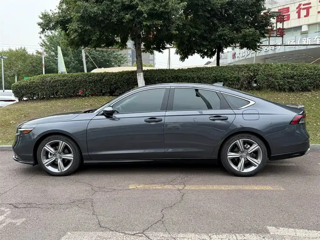 Honda Accord — фото 10