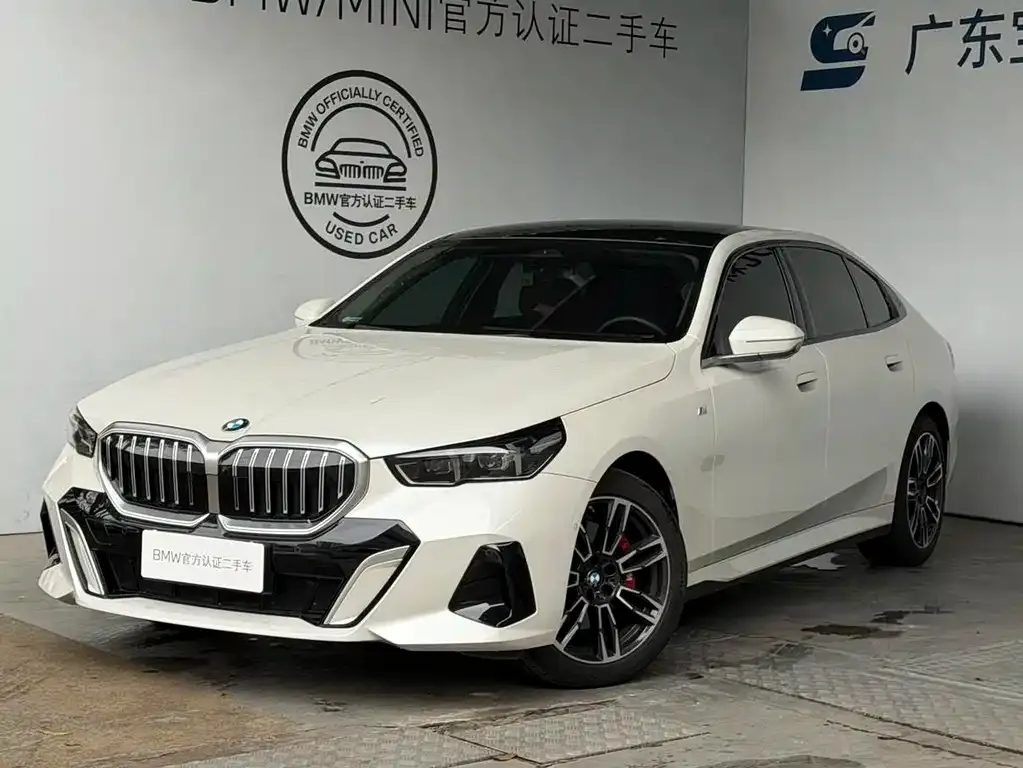 BMW 5 Series — фото 1