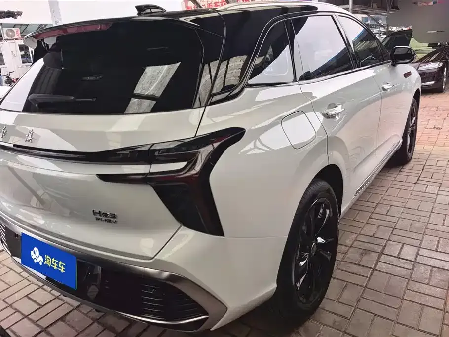 Hongqi HS3 PHEV — фото 3