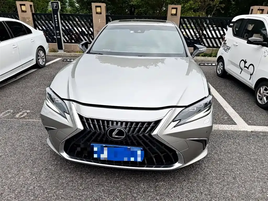 Lexus ES — фото 10