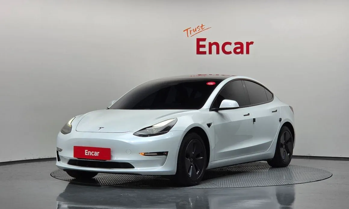 Tesla Model 3 — фото 1