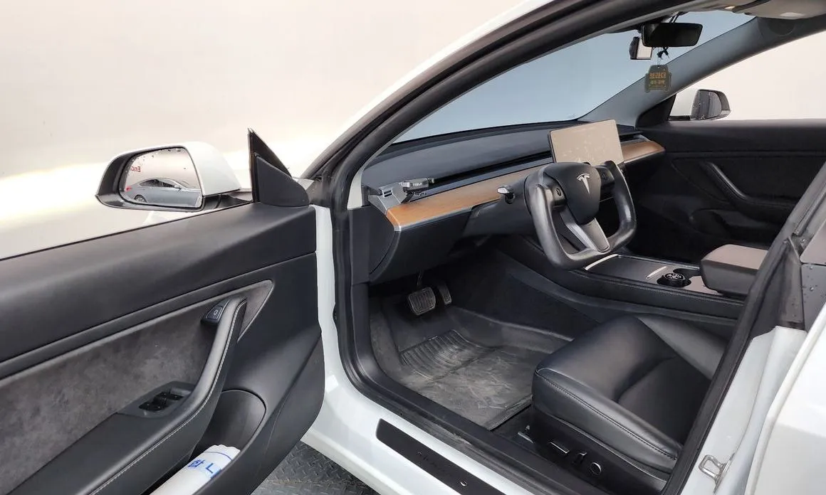 Tesla Model 3 — фото 4