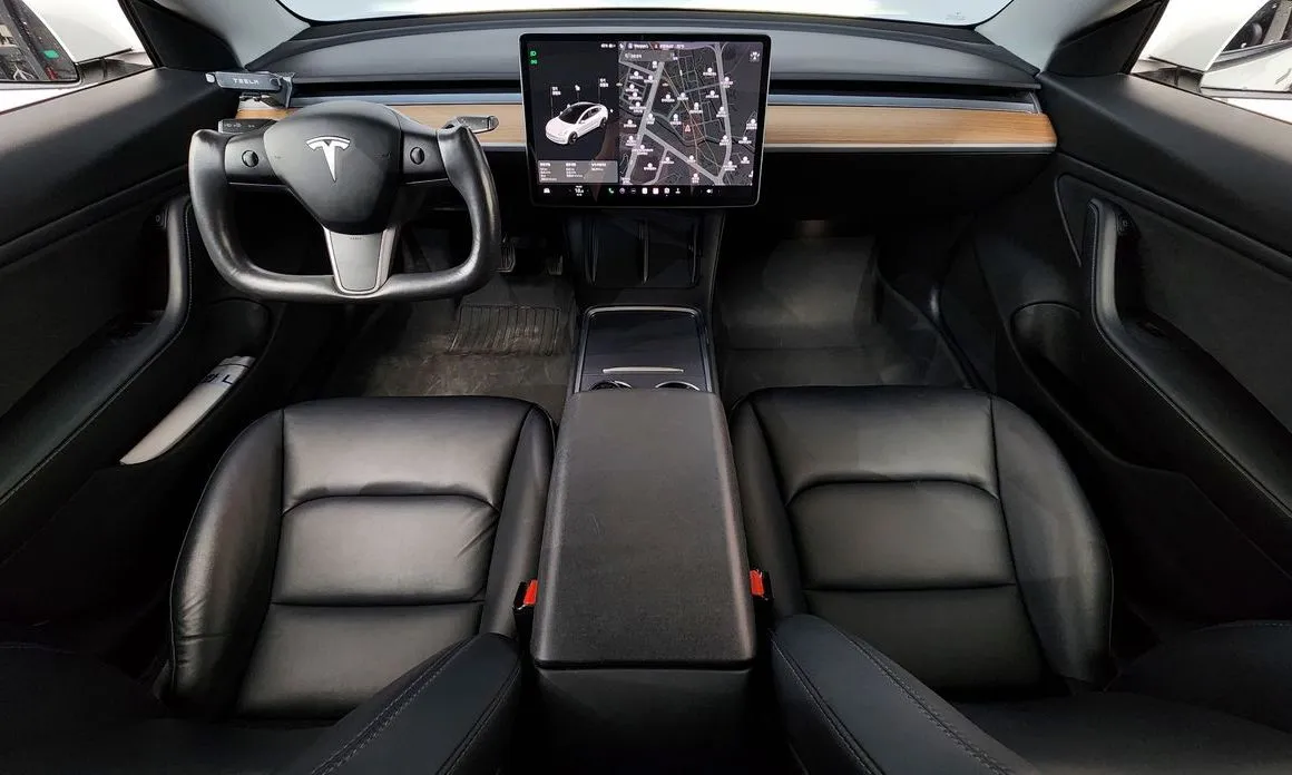 Tesla Model 3 — фото 7