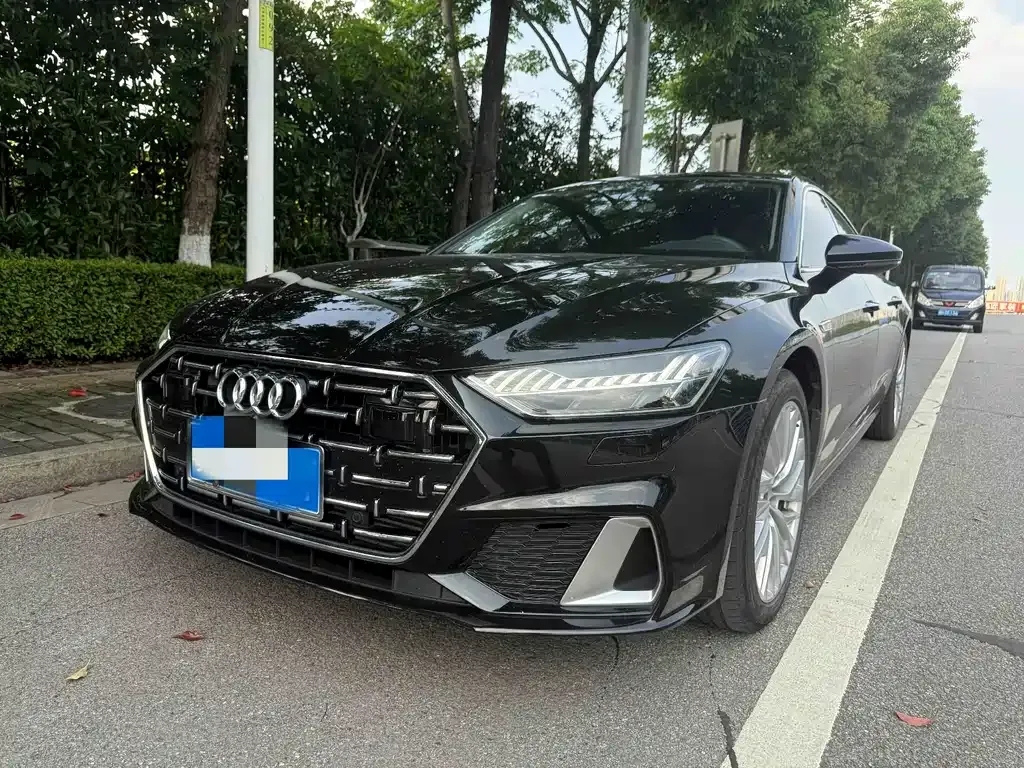 Audi A7L — фото 1