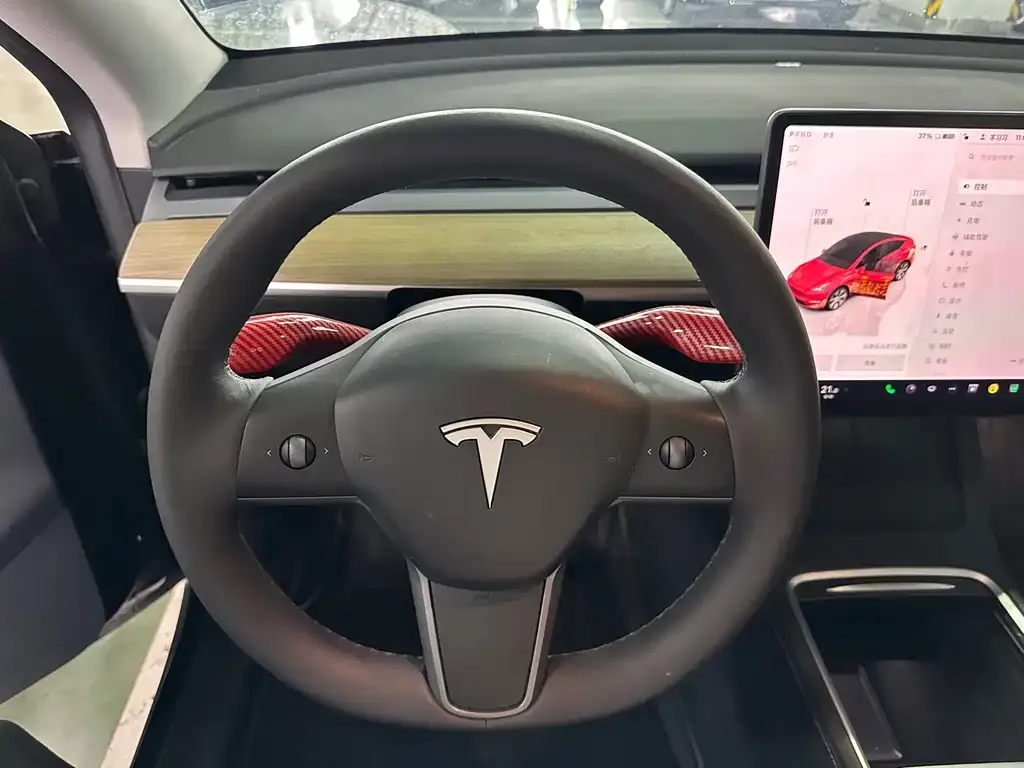 Tesla Model 3 — фото 10