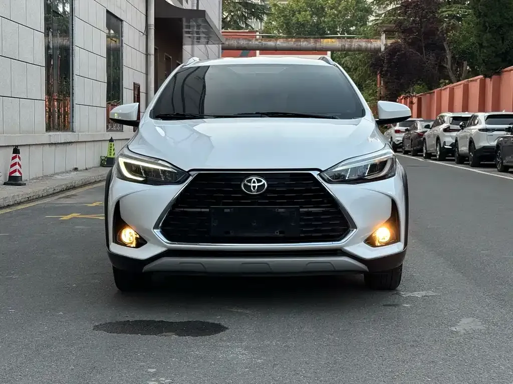 Toyota Yaris L — фото 7