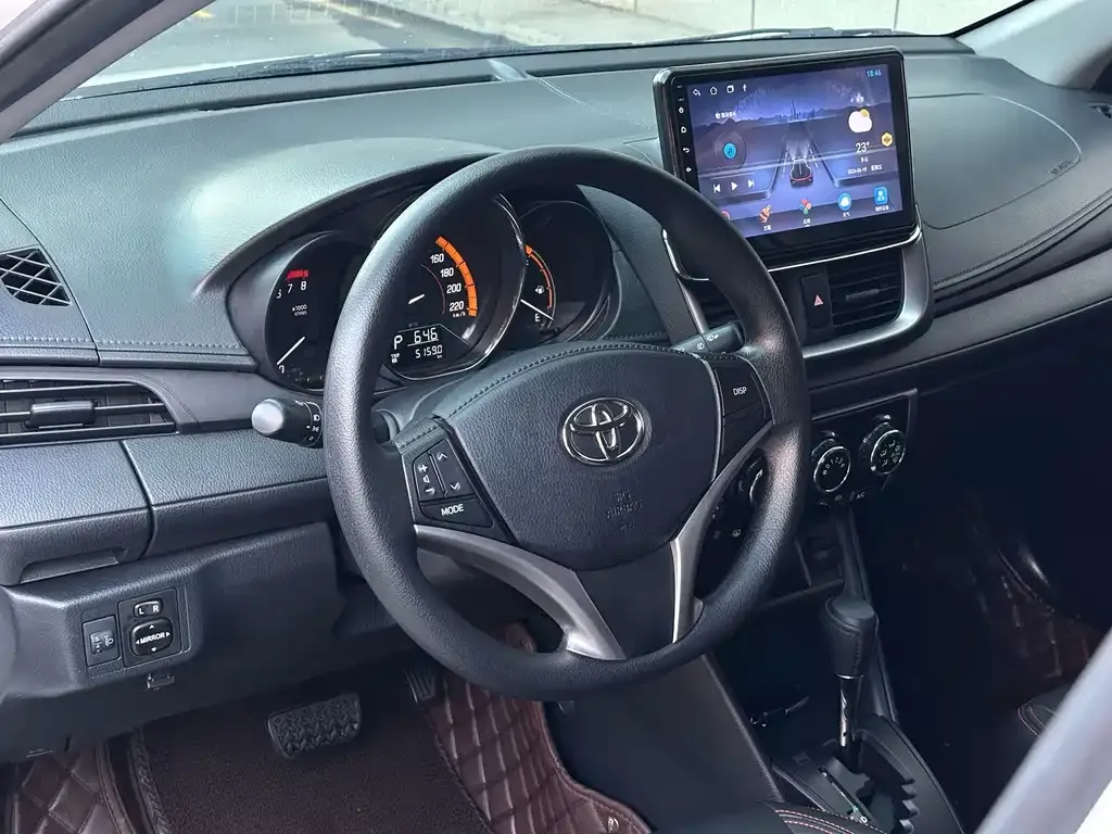 Toyota Yaris L — фото 2