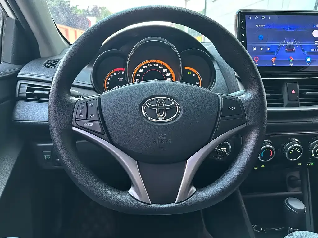 Toyota Yaris L — фото 6