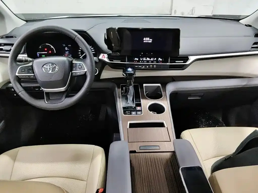 Toyota Sienna — фото 5