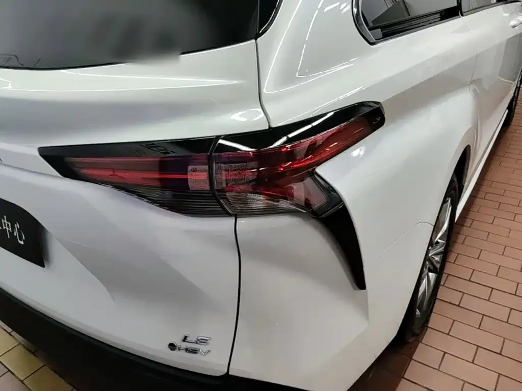 Toyota Sienna — фото 2