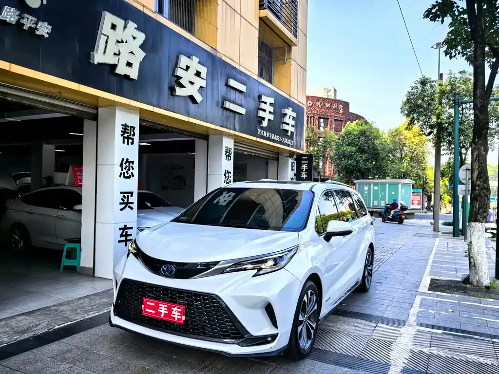 Toyota Granvia — фото 1