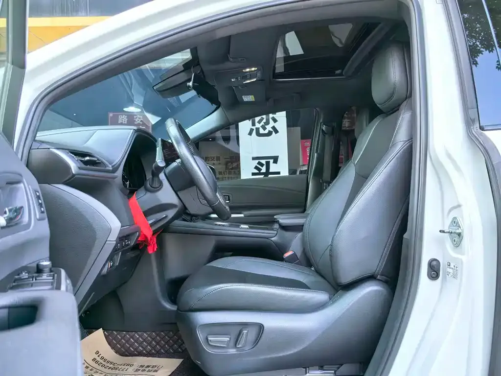 Toyota Granvia — фото 9