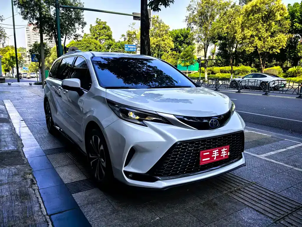 Toyota Granvia — фото 10
