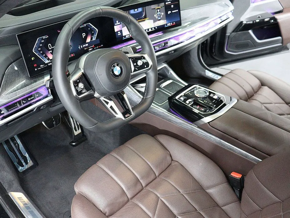 BMW 7-Series 2023 из KR, фото 2