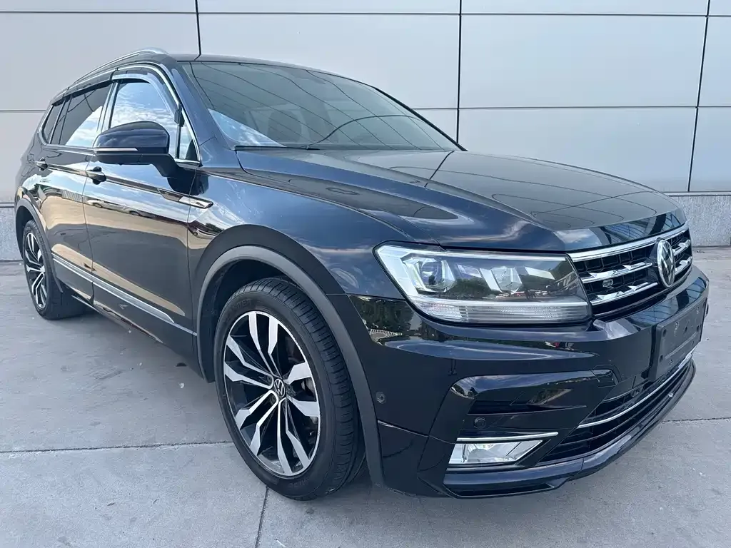 Volkswagen Tiguan L — фото 9