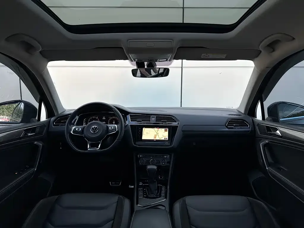 Volkswagen Tiguan L — фото 7
