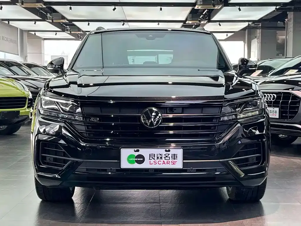 Volkswagen Touareg — фото 8