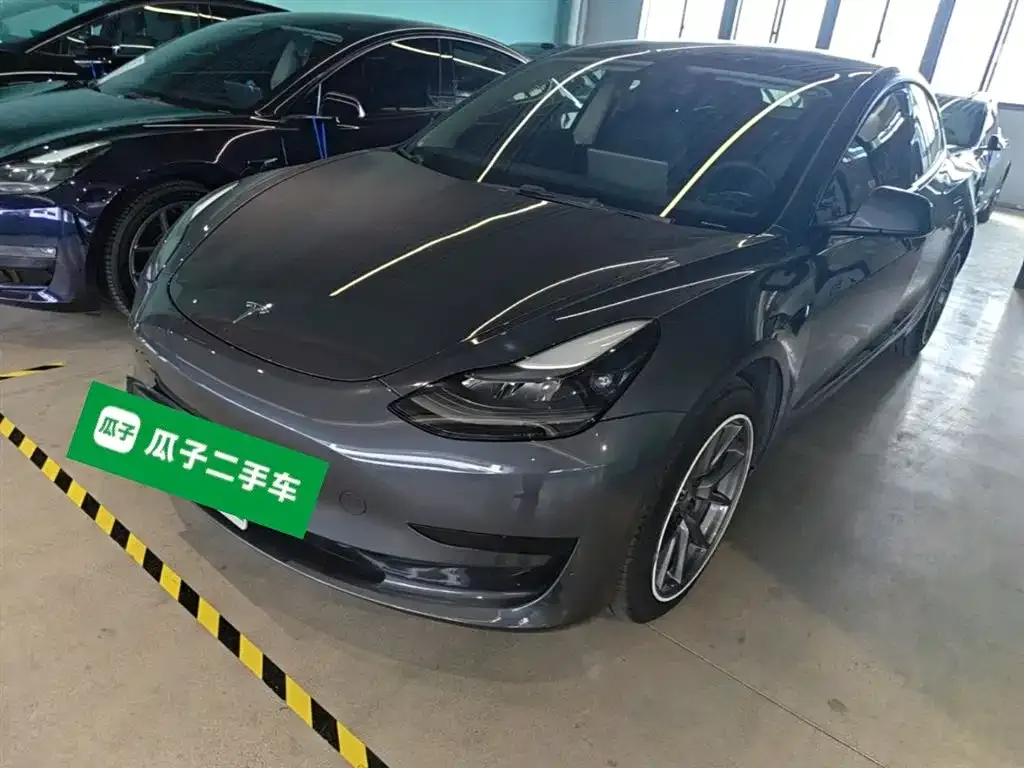 Tesla Model 3 — фото 1