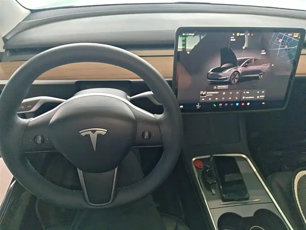 Tesla Model 3 — фото 5