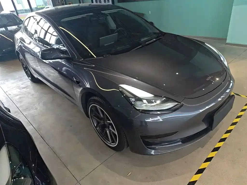 Tesla Model 3 — фото 10