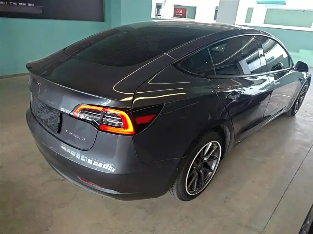 Tesla Model 3 — фото 2