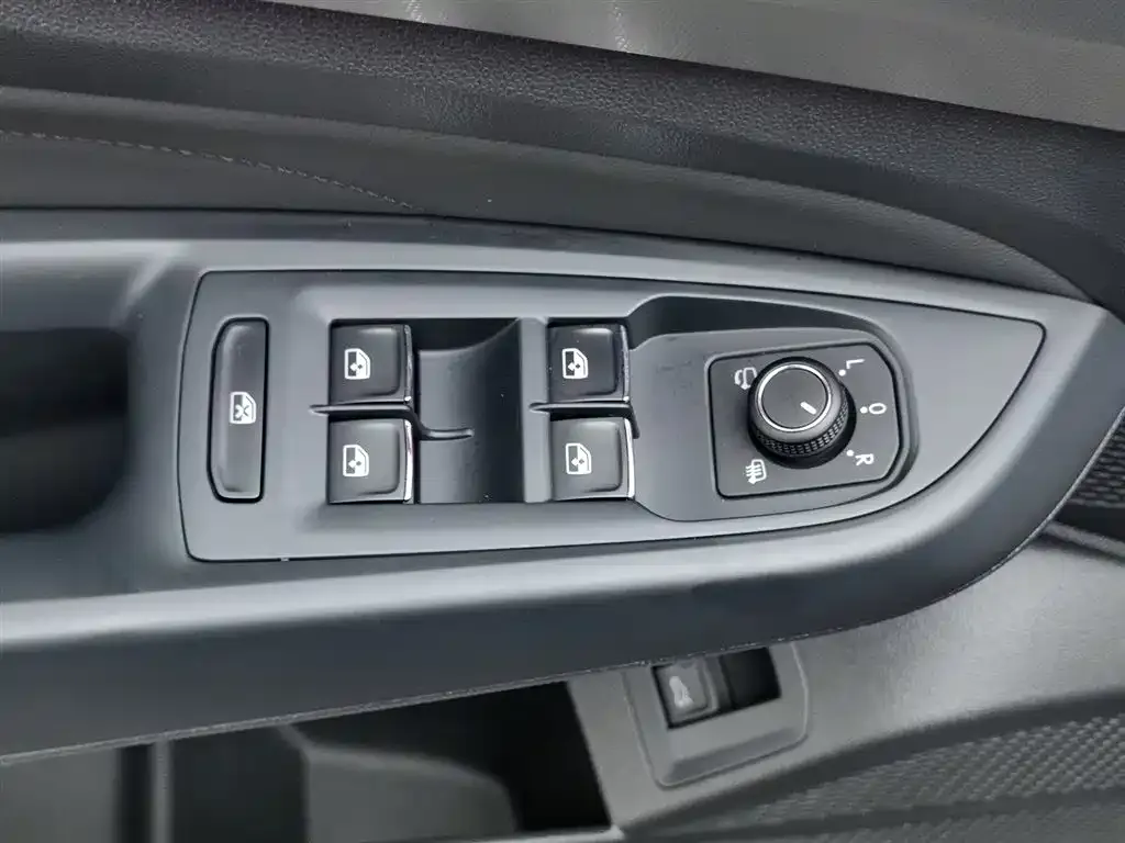 Volkswagen Passat — фото 10