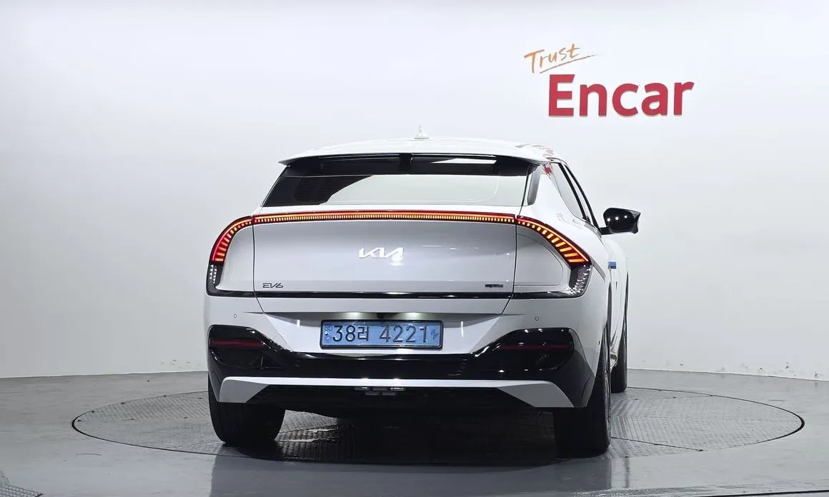 Kia EV6 2023 из KR, фото 2