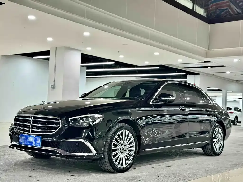 Mercedes-Benz E-Class — фото 1