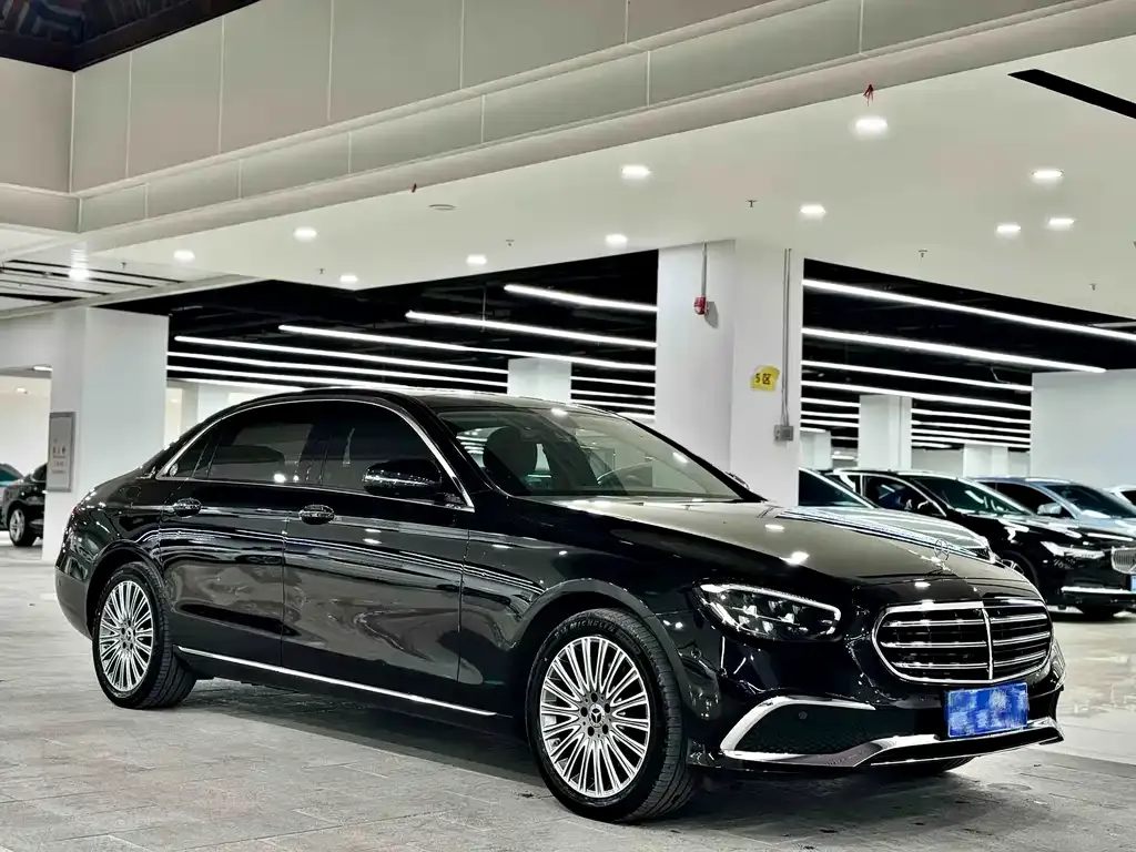 Mercedes-Benz E-Class — фото 2