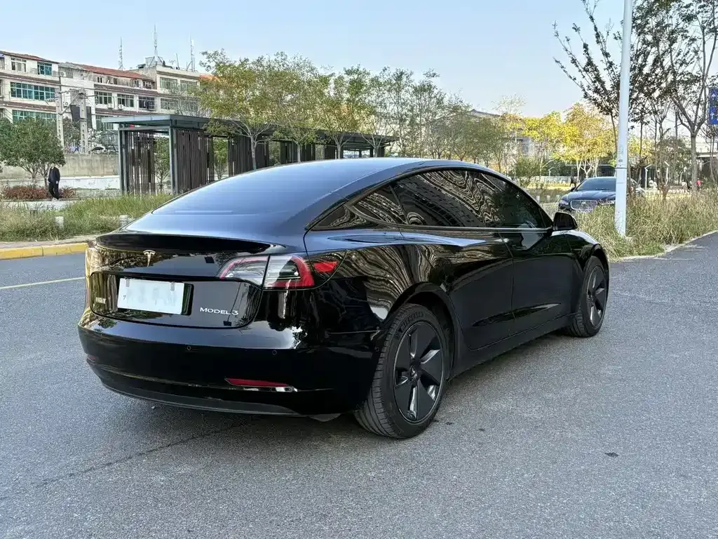 Tesla Model 3 — фото 8