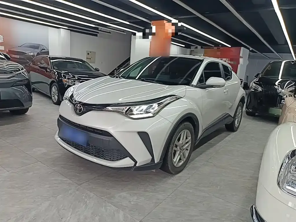 Toyota C-HR — фото 1