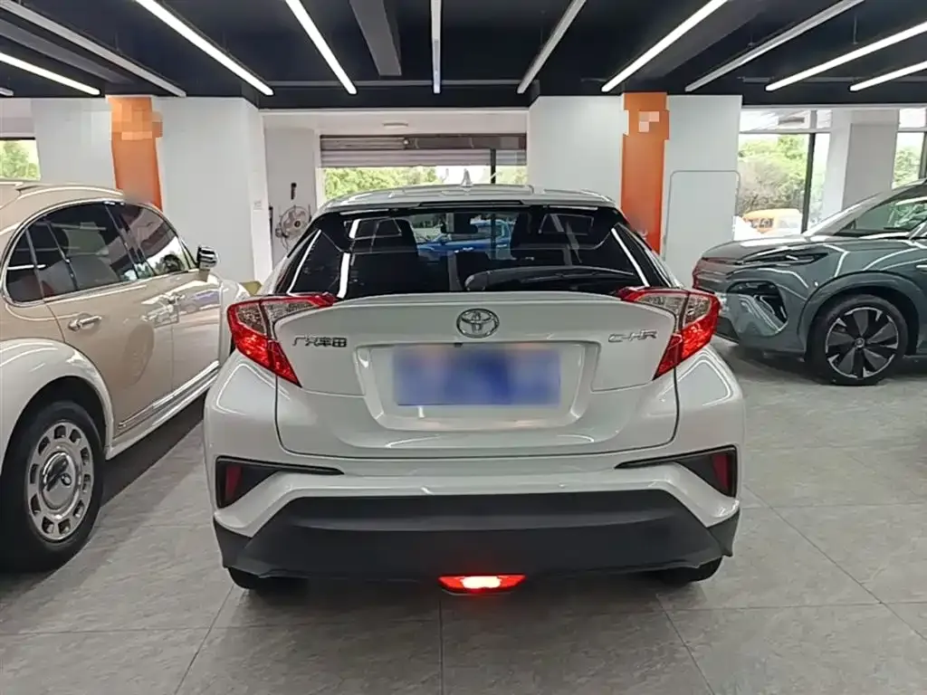 Toyota C-HR — фото 8