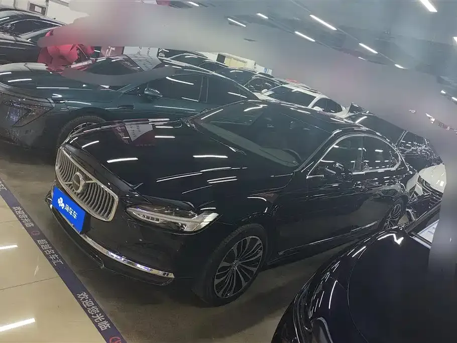 Volvo S90 — фото 1