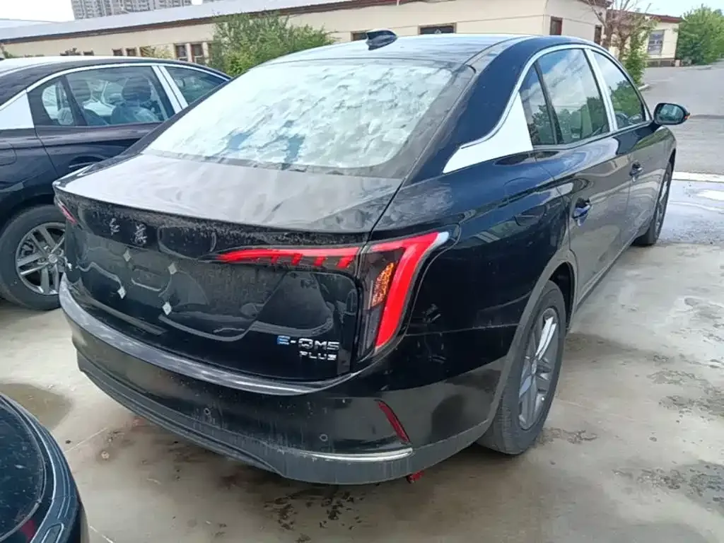 Hongqi E-QM5 — фото 9